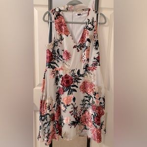 🔥NWOT Guess velour/embroidered dress